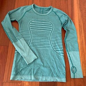 Lululemon long sleeve green top